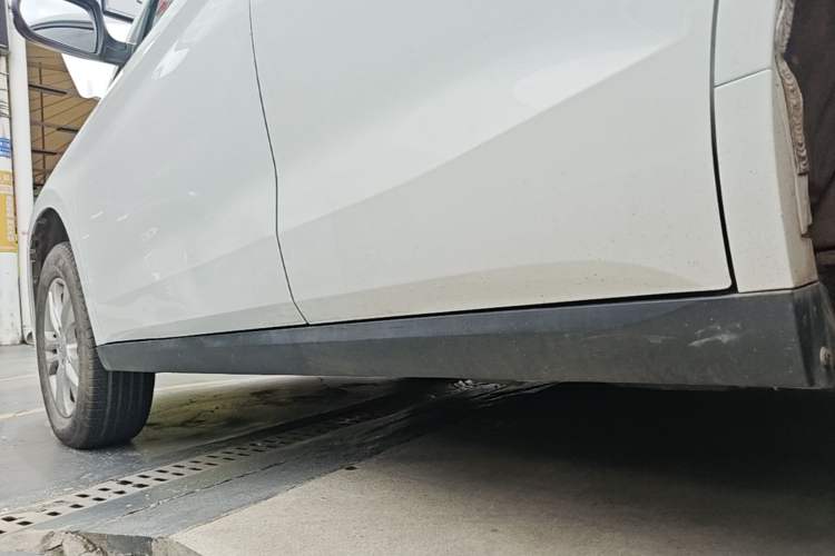 Used Haval M6 2019 1.5T Manual Two-Wheel Drive Elite Version China VI Standard Left Side Sill