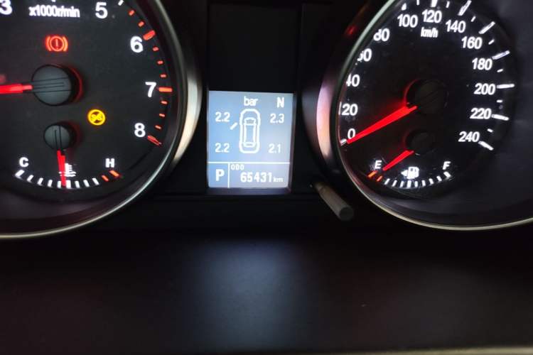 Used Haval M6 2019 1.5T DCT Two-Wheel Drive Elite Version China V Standard Odometer Close Up