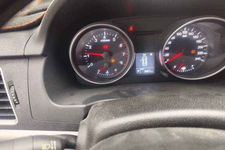 Used Haval M6 2019 1.5T DCT Two-Wheel Drive Elite Version China VI Standard Odometer Close Up