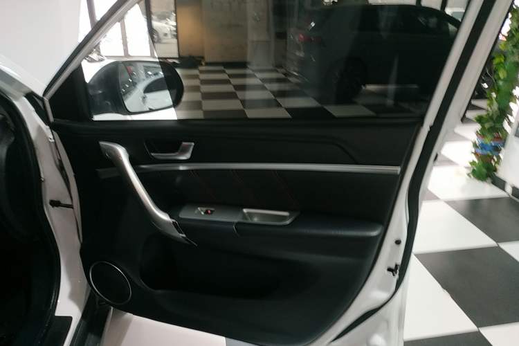 Used Haval M6 2019 1.5T DCT Two-Wheel Drive Value Edition China VI Standard Right Front Door Interior