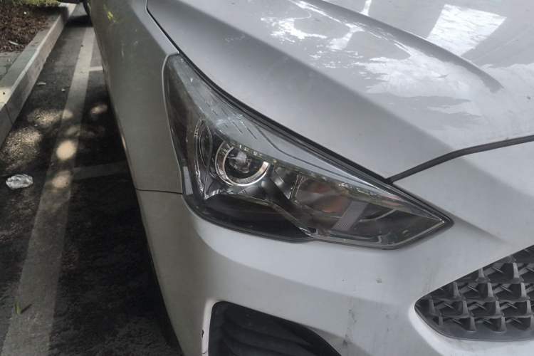 Used Haval M6 2019 1.5T DCT Two-Wheel Drive Value Edition China VI Standard Right Front Headlight
