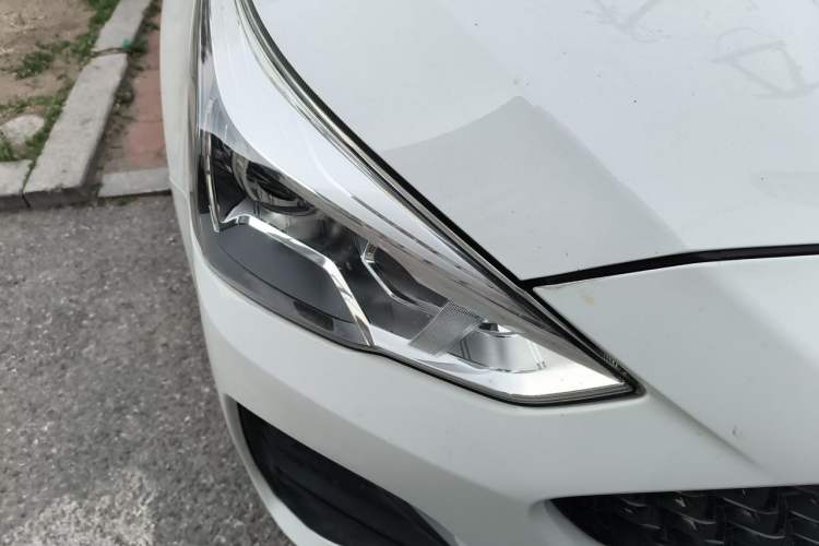 Used Haval M6 2019 1.5T DCT Two-Wheel Drive Elite Version China VI Standard Right Front Headlight
