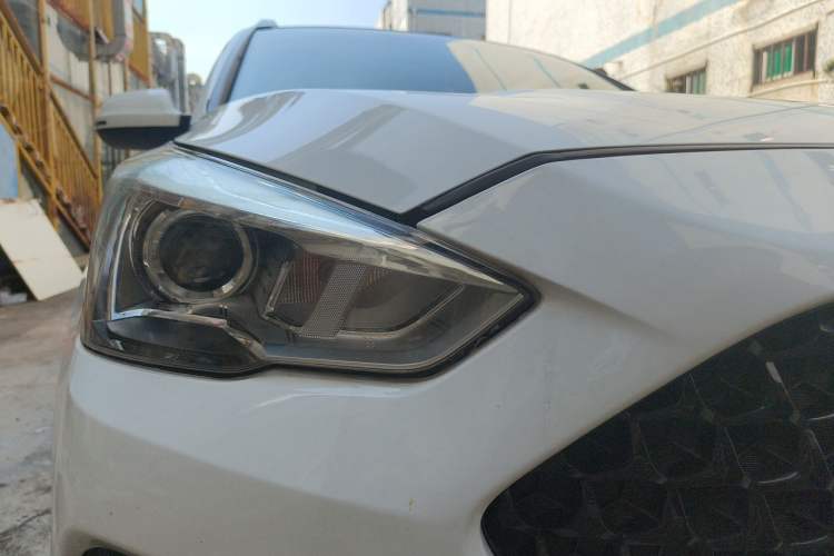 Used Haval M6 2019 1.5T Manual Two-Wheel Drive Elite Version China VI Standard Right Front Headlight