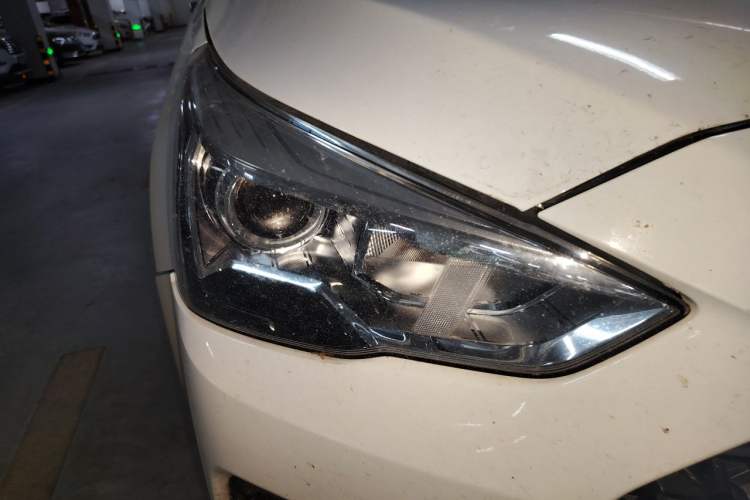 Used Haval M6 2019 1.5T Manual Two-Wheel Drive Urban Version China VI Standard Right Front Headlight