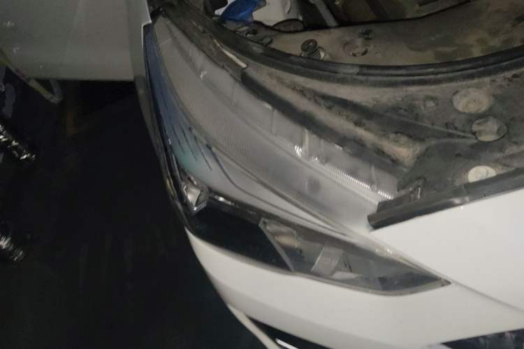 Used Haval M6 2019 1.5T DCT Two-Wheel Drive Elite Version China VI Standard Right Front Headlight