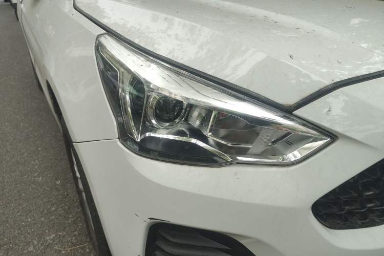 Used Haval M6 2019 1.5T Manual Two-Wheel Drive Elite Version China VI Standard Right Front Headlight