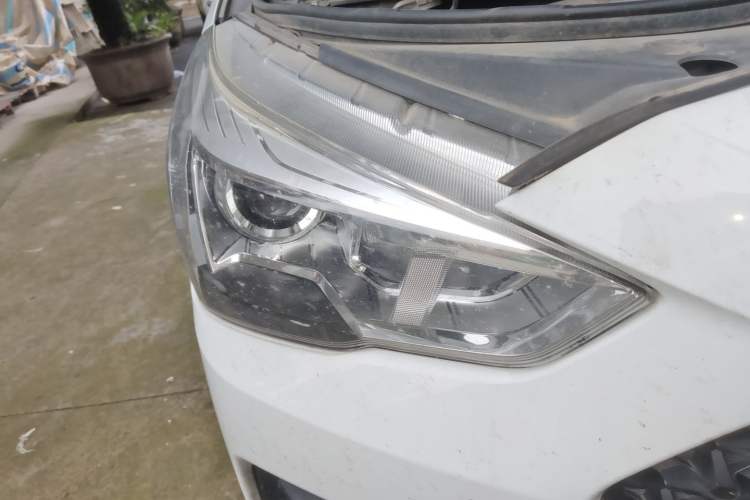 Used Haval M6 2019 1.5T DCT Two-Wheel Drive Elite Version China VI Standard Right Front Headlight