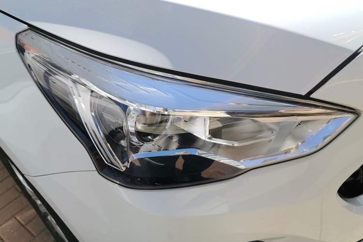 Used Haval M6 2019 1.5T DCT Two-Wheel Drive Elite Version China VI Standard Right Front Headlight
