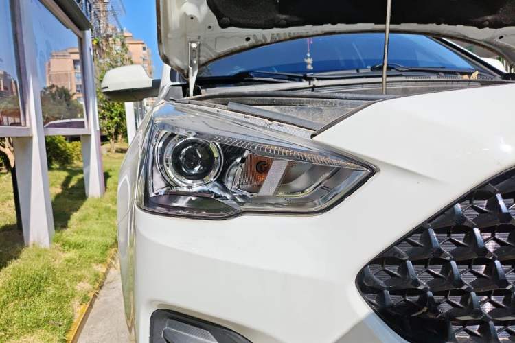 Used Haval M6 2019 1.5T DCT Two-Wheel Drive Elite Version China VI Standard Right Front Headlight