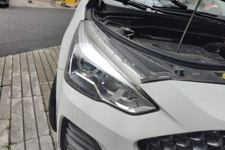Used Haval M6 2019 1.5T DCT Two-Wheel Drive Elite Version China V Standard Right Front Headlight