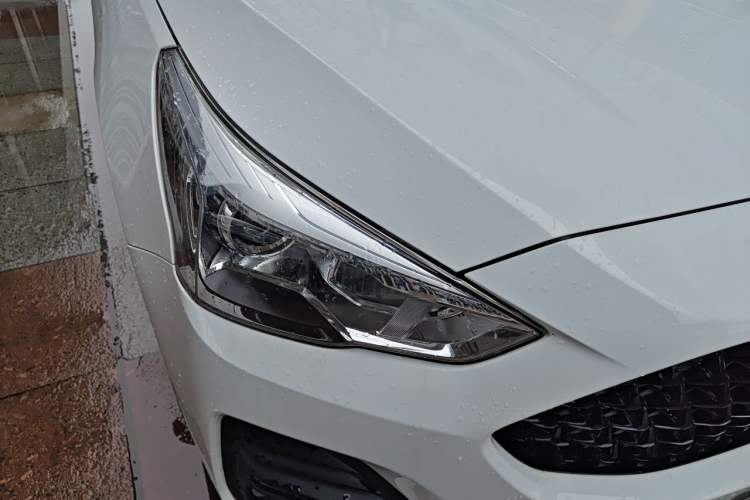 Used Haval M6 2019 1.5T DCT Two-Wheel Drive Elite Version China VI Standard Right Front Headlight