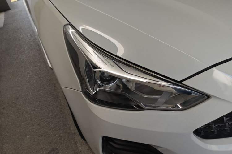 Used Haval M6 2019 1.5T DCT Two-Wheel Drive Elite Version China V Standard Right Front Headlight