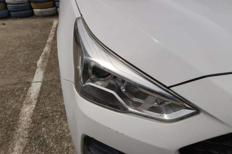 Used Haval M6 2019 1.5T Manual Two-Wheel Drive Elite Version China VI Standard Right Front Headlight