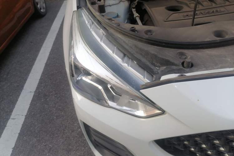 Used Haval M6 2019 1.5T Manual Two-Wheel Drive Urban Version China VI Standard Right Front Headlight
