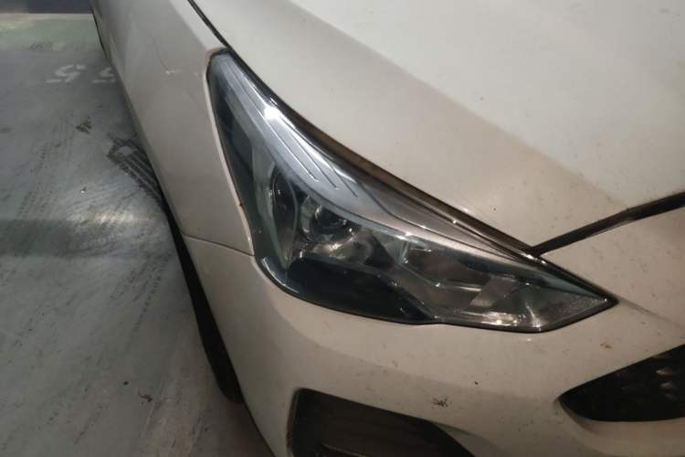 Used Haval M6 2019 1.5T DCT Two-Wheel Drive Value Edition China VI Standard Right Front Headlight
