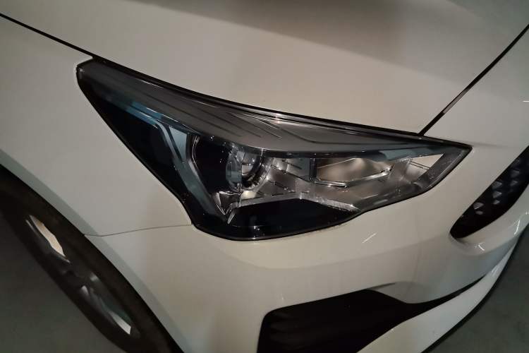 Used Haval M6 2019 1.5T Manual Two-Wheel Drive Urban Version China VI Standard Right Front Headlight