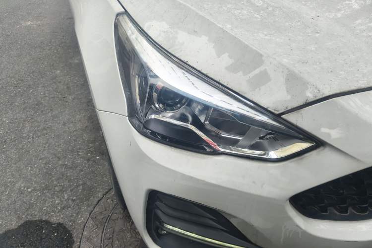 Used Haval M6 2019 1.5T DCT Two-Wheel Drive Elite Version China VI Standard Right Front Headlight