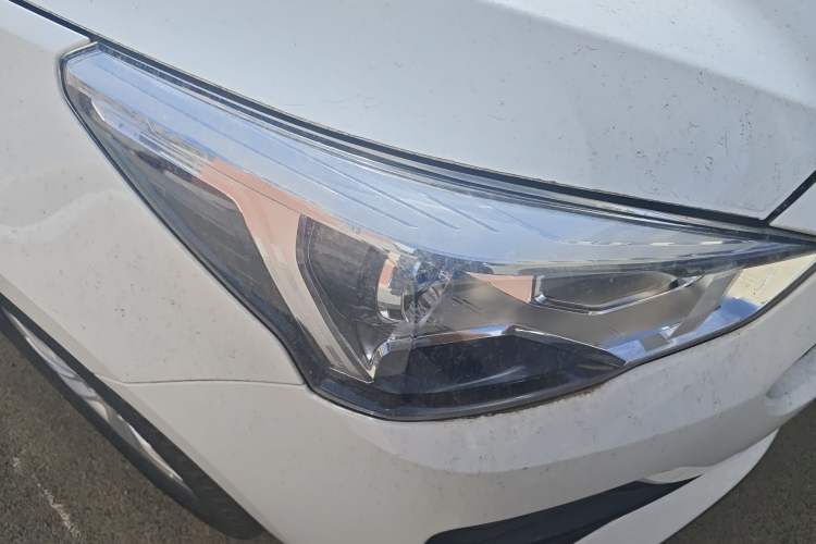 Used Haval M6 2019 1.5T Manual Two-Wheel Drive Urban Version China VI Standard Right Front Headlight