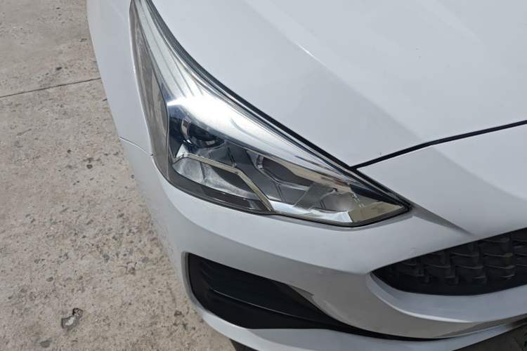 Used Haval M6 2019 1.5T DCT Two-Wheel Drive Value Edition China VI Standard Right Front Headlight