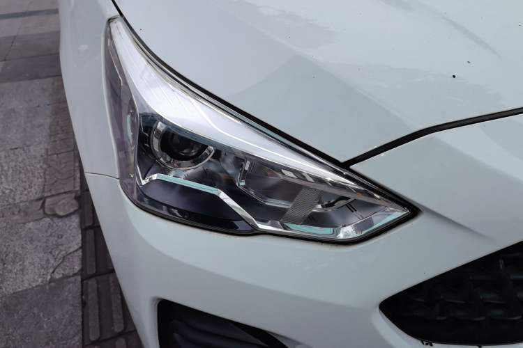 Used Haval M6 2019 1.5T Manual Two-Wheel Drive Urban Version China VI Standard Right Front Headlight