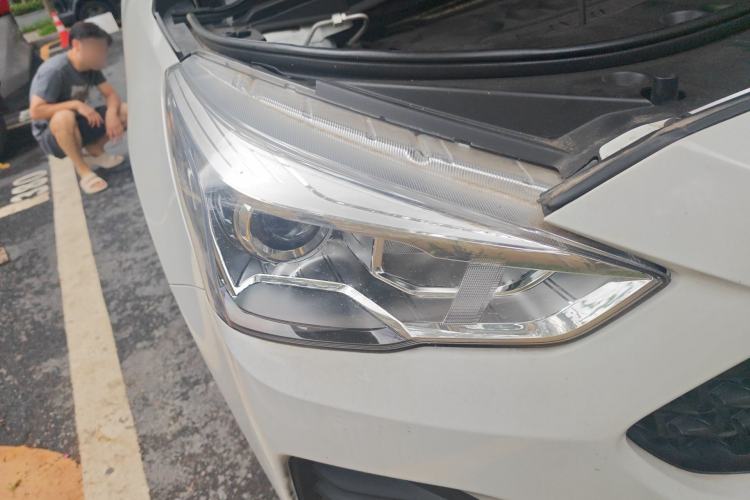 Used Haval M6 2019 1.5T Manual Two-Wheel Drive Elite Version China VI Standard Right Front Headlight