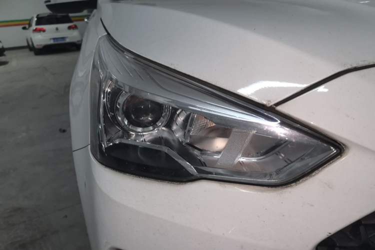 Used Haval M6 2019 1.5T DCT Two-Wheel Drive Elite Version China VI Standard Right Front Headlight