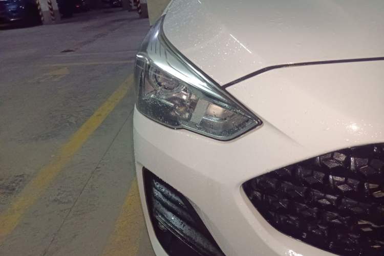 Used Haval M6 2019 1.5T DCT Two-Wheel Drive Elite Version China VI Standard Right Front Headlight