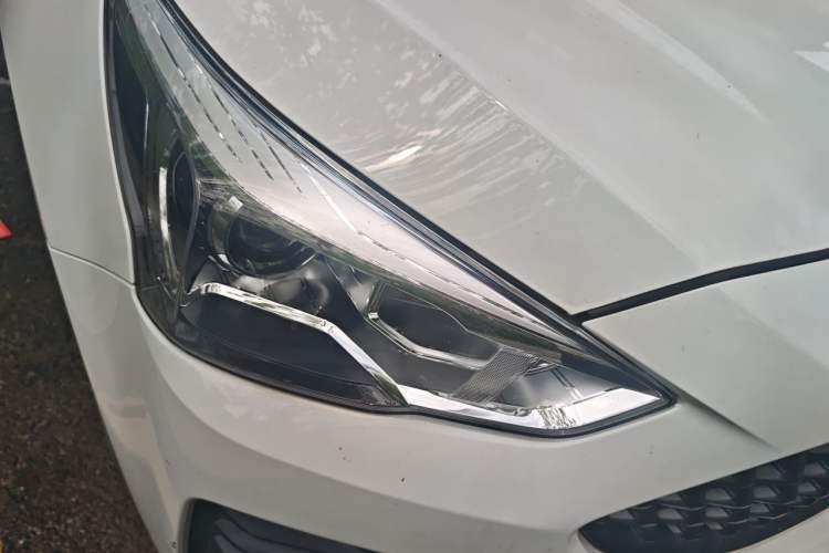 Used Haval M6 2019 1.5T Manual Two-Wheel Drive Urban Version China VI Standard Right Front Headlight