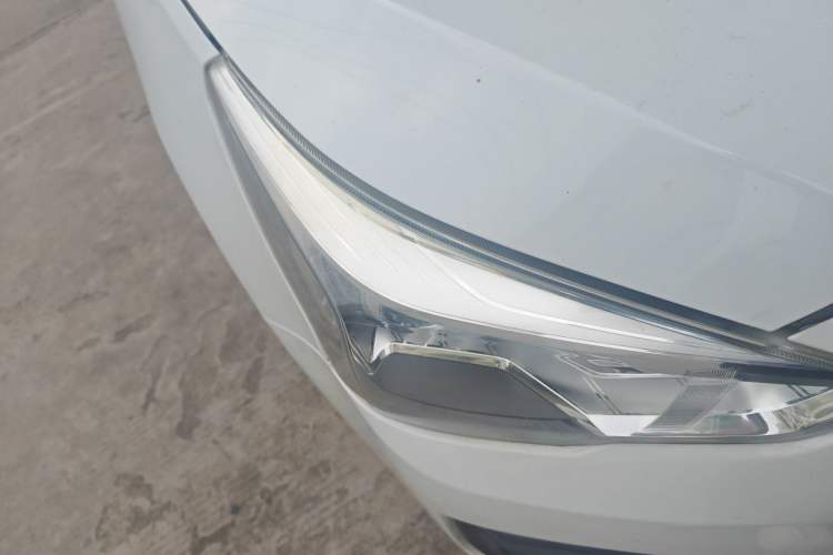 Used Haval M6 2019 1.5T DCT Two-Wheel Drive Elite Version China VI Standard Right Front Headlight