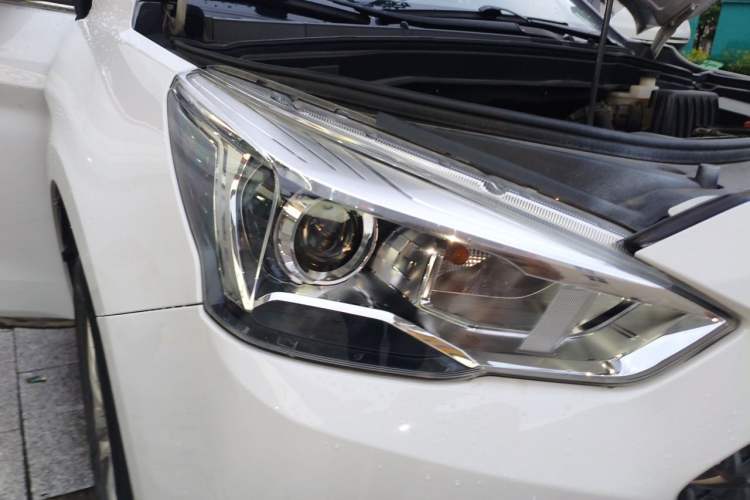 Used Haval M6 2019 1.5T DCT Two-Wheel Drive Value Edition China VI Standard Right Front Headlight