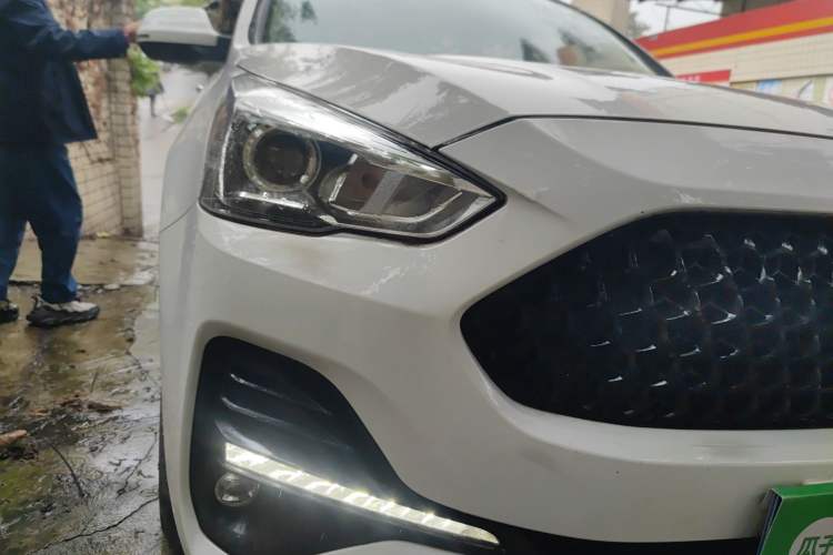 Used Haval M6 2019 1.5T DCT Two-Wheel Drive Elite Version China VI Standard Right Front Headlight