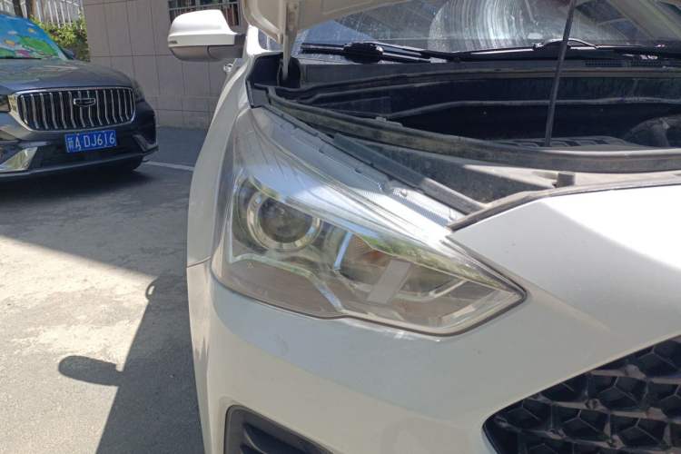 Used Haval M6 2019 1.5T DCT Two-Wheel Drive Urban Version China VI Standard Right Front Headlight