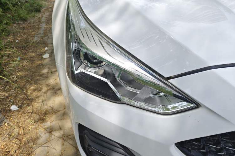 Used Haval M6 2019 1.5T DCT Two-Wheel Drive Elite Version China VI Standard Right Front Headlight