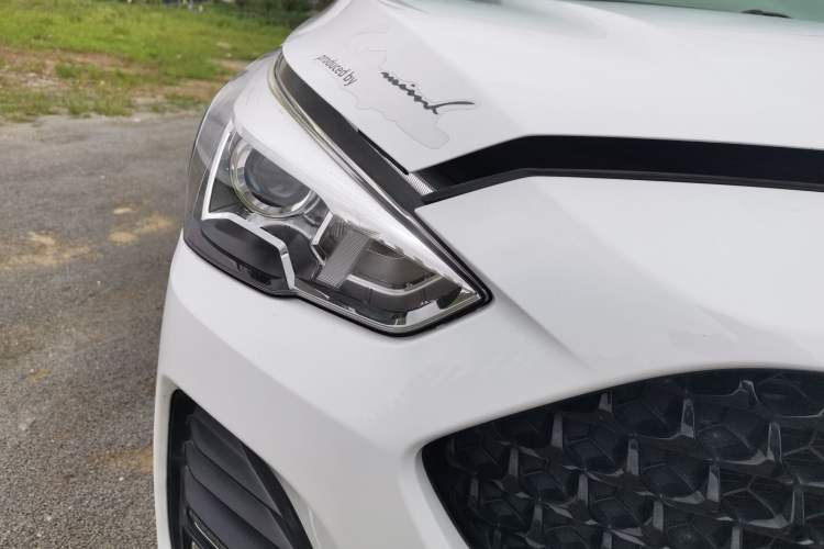 Used Haval M6 2019 1.5T Manual Two-Wheel Drive Elite Version China VI Standard Right Front Headlight