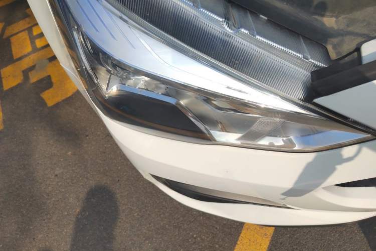 Used Haval M6 2019 1.5T DCT Two-Wheel Drive Value Edition China VI Standard Right Front Headlight