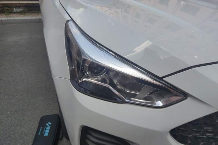 Used Haval M6 2019 1.5T DCT Two-Wheel Drive Urban Version China VI Standard Right Front Headlight