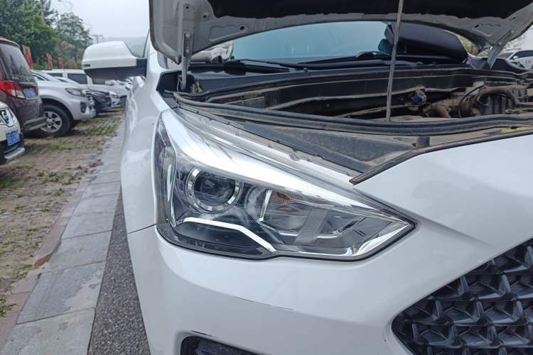 Used Haval M6 2019 1.5T DCT Two-Wheel Drive Value Edition China VI Standard Right Front Headlight