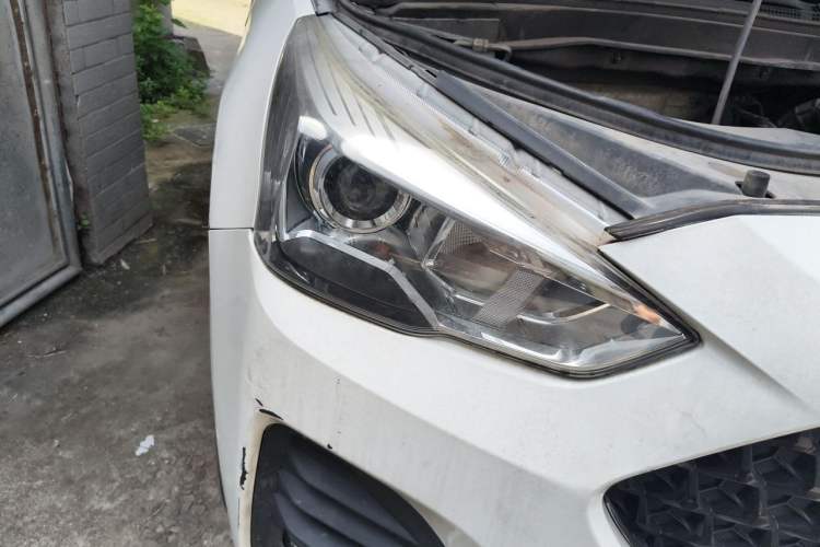 Used Haval M6 2019 1.5T Manual Two-Wheel Drive Elite Version China VI Standard Right Front Headlight