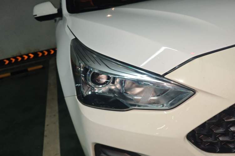 Used Haval M6 2019 1.5T DCT Two-Wheel Drive Value Edition China VI Standard Right Front Headlight