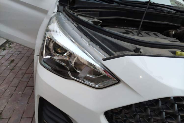 Used Haval M6 2019 1.5T DCT Two-Wheel Drive Elite Version China VI Standard Right Front Headlight