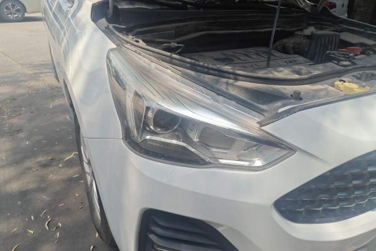 Used Haval M6 2019 1.5T DCT Two-Wheel Drive Value Edition China VI Standard Right Front Headlight