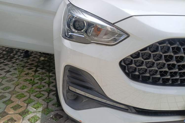 Used Haval M6 2019 1.5T DCT Two-Wheel Drive Value Edition China VI Standard Right Front Headlight