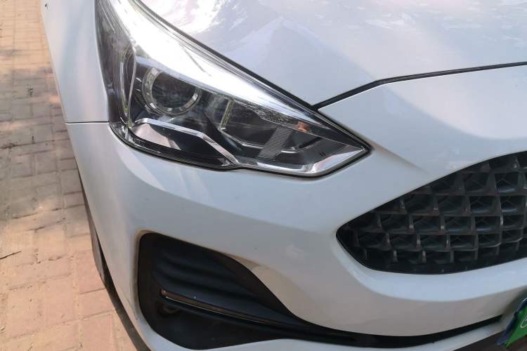 Used Haval M6 2019 1.5T DCT Two-Wheel Drive Value Edition China VI Standard Right Front Headlight