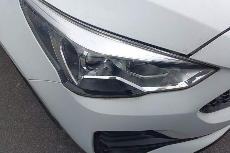 Used Haval M6 2019 1.5T Manual Two-Wheel Drive Elite Version China VI Standard Right Front Headlight