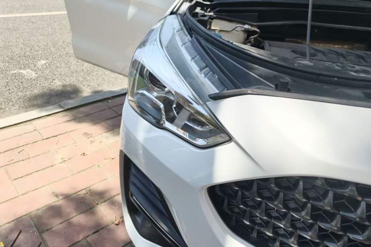 Used Haval M6 2019 1.5T Manual Two-Wheel Drive Urban Version China VI Standard Right Front Headlight