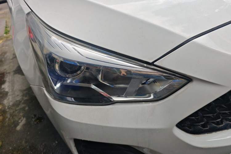 Used Haval M6 2019 1.5T DCT Two-Wheel Drive Elite Version China VI Standard Right Front Headlight