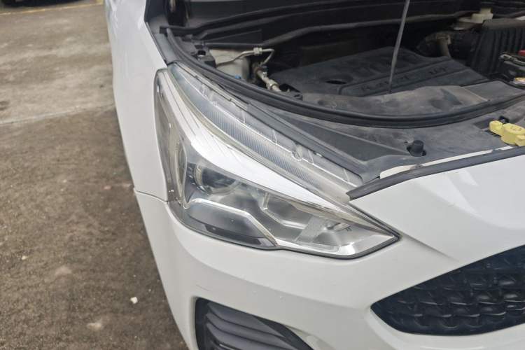 Used Haval M6 2019 1.5T DCT Two-Wheel Drive Elite Version China VI Standard Right Front Headlight