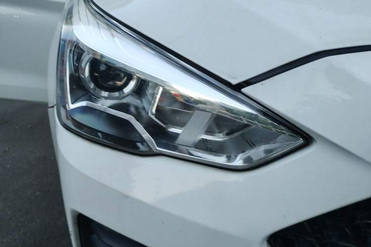 Used Haval M6 2019 1.5T Manual Two-Wheel Drive Elite Version China VI Standard Right Front Headlight