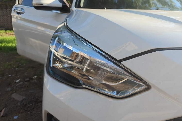 Used Haval M6 2019 1.5T DCT Two-Wheel Drive Value Edition China VI Standard Right Front Headlight