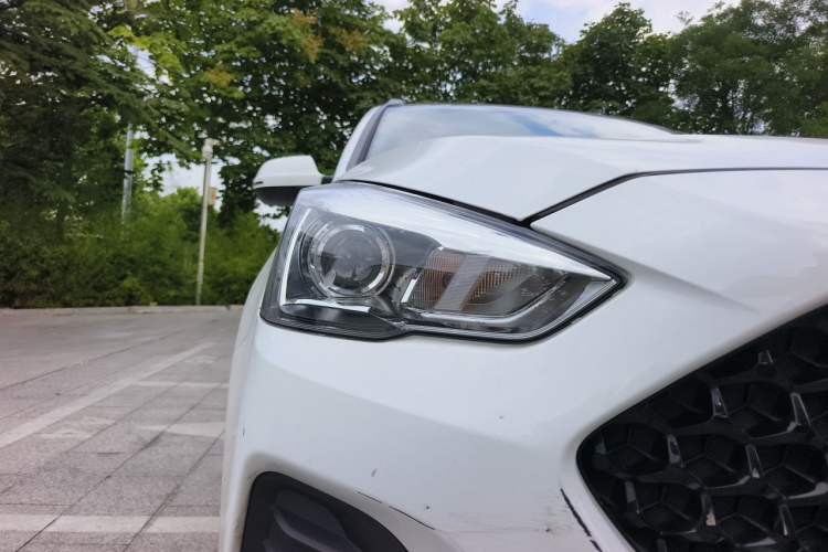 Used Haval M6 2019 1.5T DCT Two-Wheel Drive Elite Version China VI Standard Right Front Headlight